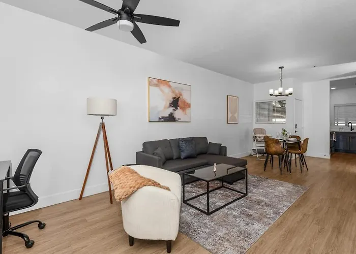 Modern2br Pickle&basketball Ct,pool,bbq&pet Frndly Apartment