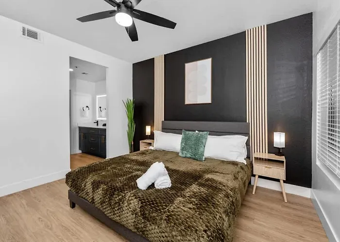 Modern2br Pickle&basketball Ct,pool,bbq&pet Frndly Apartment *