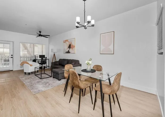 Apartment Modern2br Pickle&basketball Ct,pool,bbq&pet Frndly