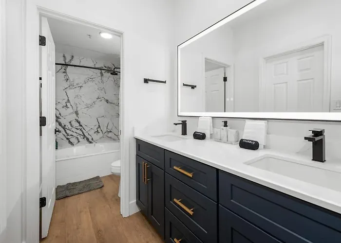 Modern2br Pickle&basketball Ct,pool,bbq&pet Frndly Apartment