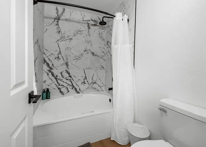 Modern2br Pickle&basketball Ct,pool,bbq&pet Frndly * Scottsdale