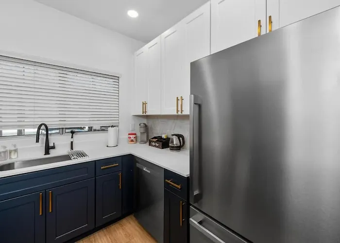 Modern2br Pickle&basketball Ct,pool,bbq&pet Frndly Apartment *