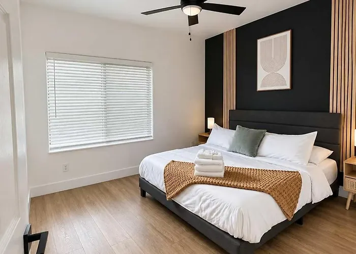Modern2br Pickle&basketball Ct,pool,bbq&pet Frndly Apartment *